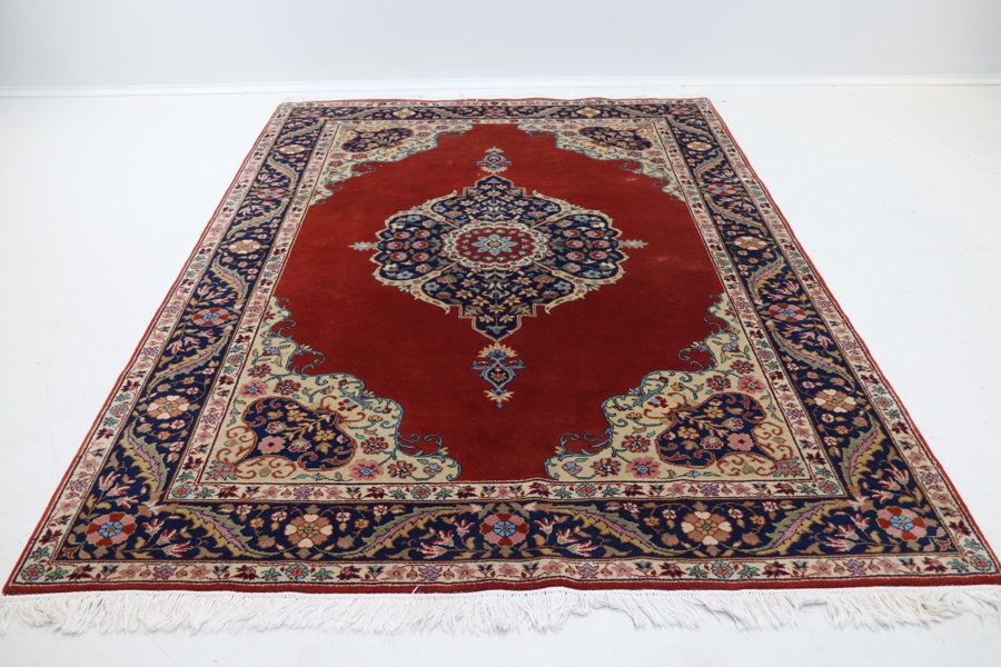 Matta, orientalisk, handknuten, ull.