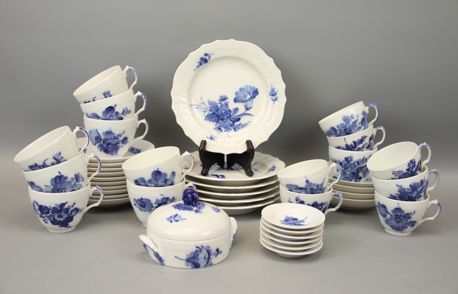 Kaffeservisdelar, 43 st, porslin, "Blå blomst", Royal Copenhagen.