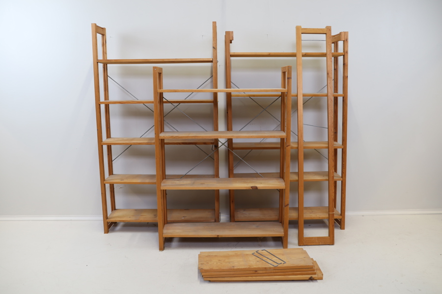 Hyllor, 3 st, samt delar till hylla, trä/metall.