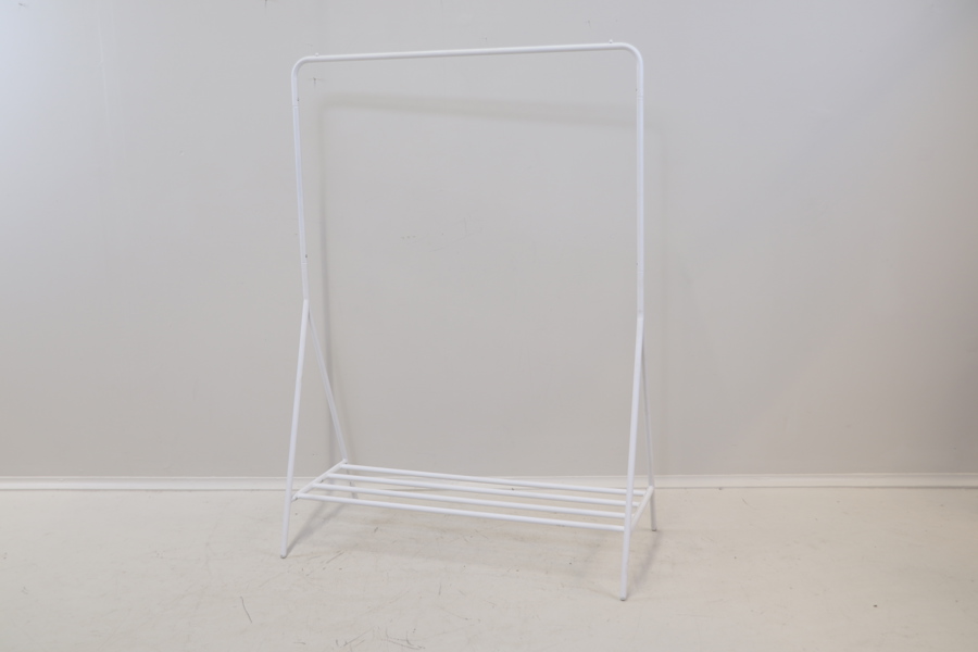 Klädställning, metall.