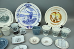 Minnestallrikar m.m, 18 delar, keramik, Rörstrand, Gustafsberg och Gefle.