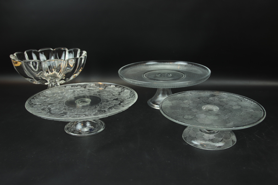 Tårtfat och skål på fot, 4 delar, glas, bl.a Miranda, Arabia och Rosita.