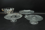 Tårtfat och skål på fot, 4 delar, glas, bl.a Miranda, Arabia och Rosita.