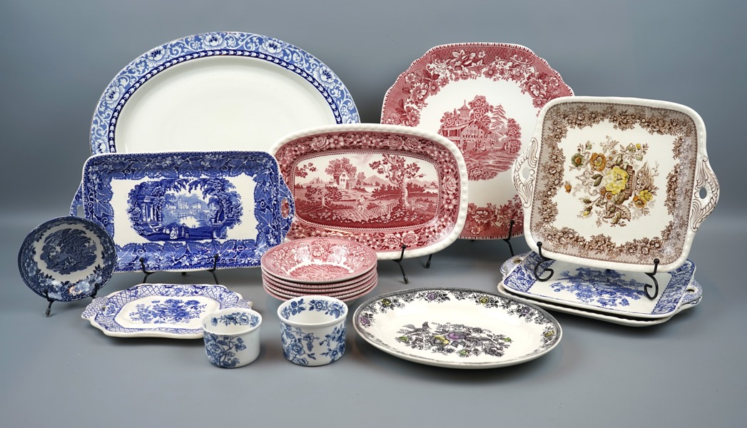 Serveringsfat m.m, 18 delar, porslin, mestadels England.
