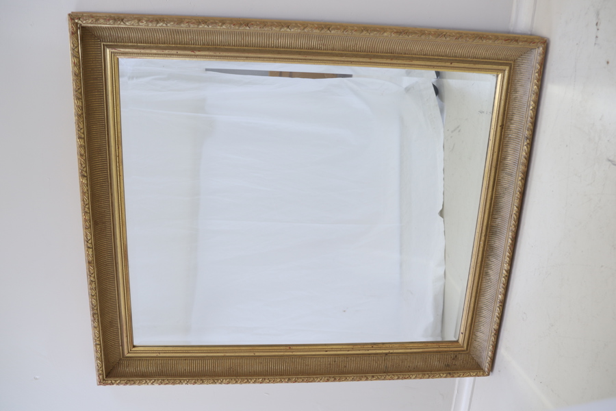 Spegel, förgylld ram.