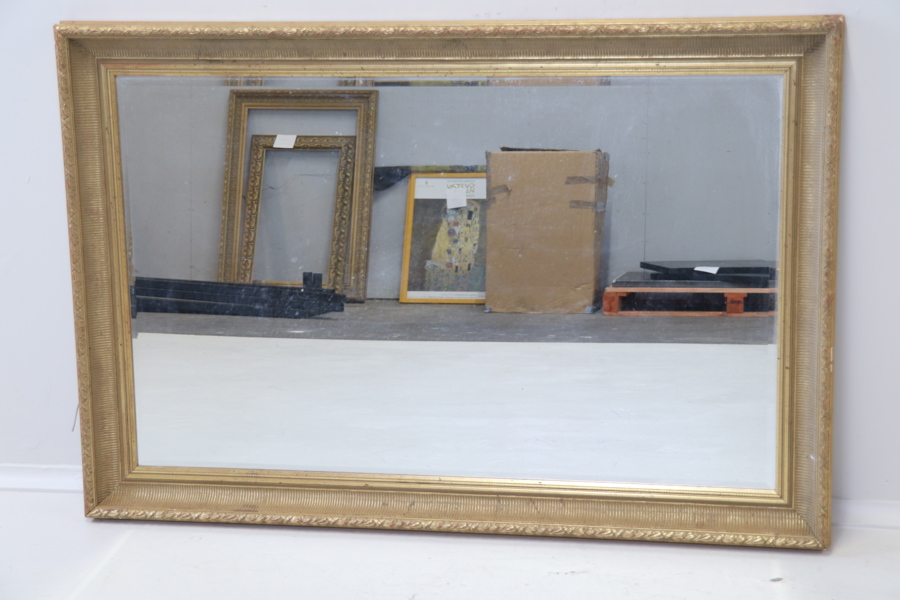 Spegel, förgylld ram.