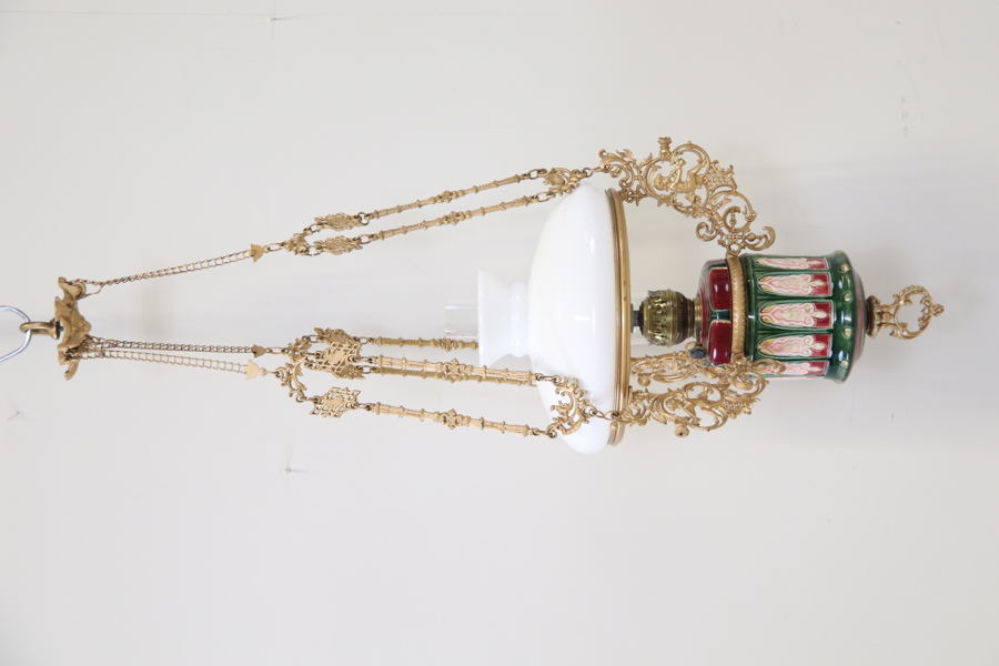 Takfotogenlampa, majolika/metall/glas.