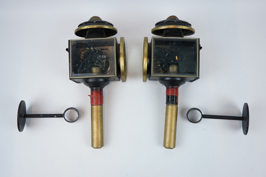 Vagnslyktor med väggfäste, 2 st, metall/glas.