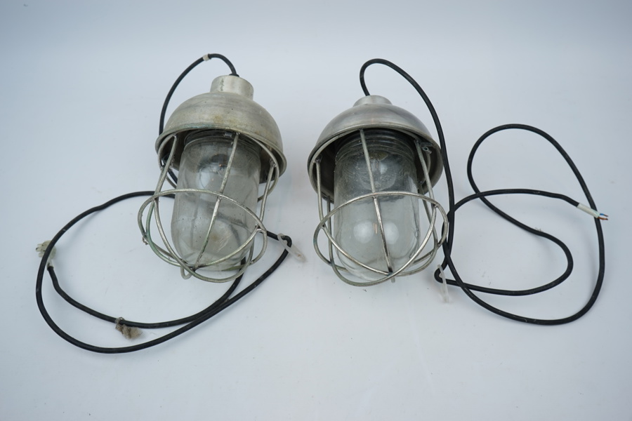 Industrilampor, 2 st, metall/glas.