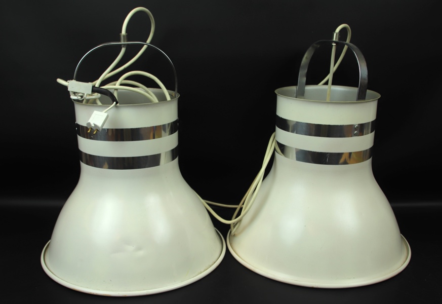 Taklampor, ett par, lackerad plåt, "Hinken", Per Sundstedt, Kosta Lampan.