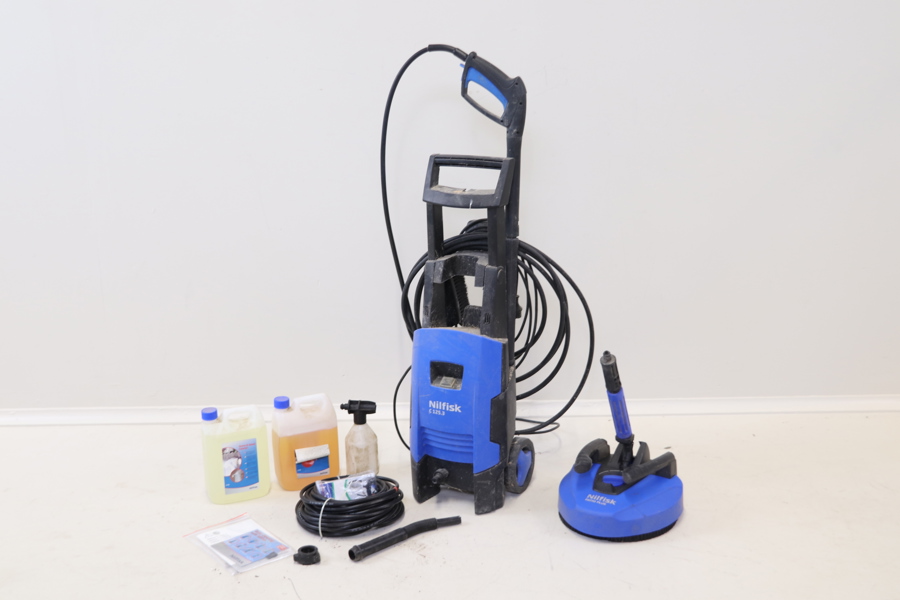 Högtryckstvätt, Nilfisk C125.3, samt tillbehör.