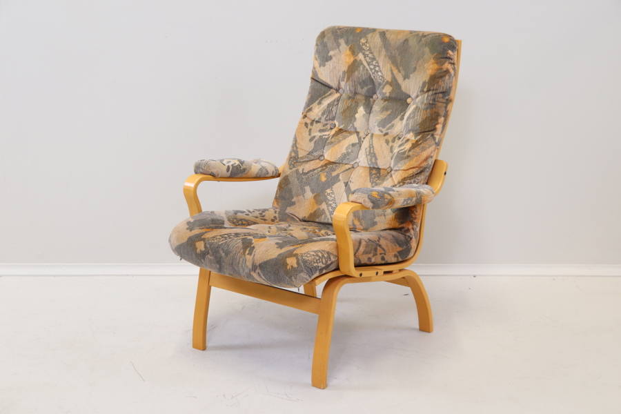 Fåtölj, bok/textil.