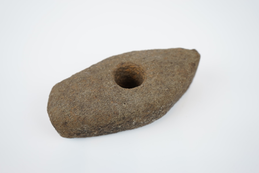 Skafthålsyxa, sten, sannolikt neolitikum.
