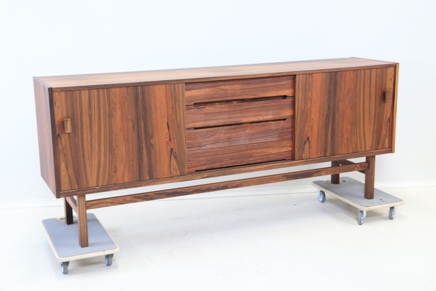 Nils Jonsson, "Arild", sideboard, riopalisander, Troeds, 1900-talets senare del.