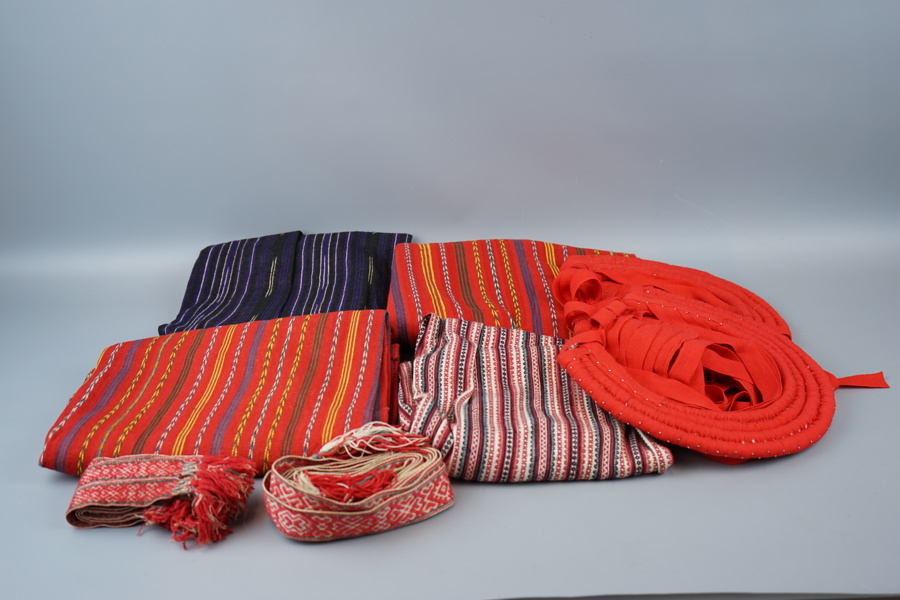 Förkläden till folkdräkter m.m, 8 delar, 1800/1900-tal.