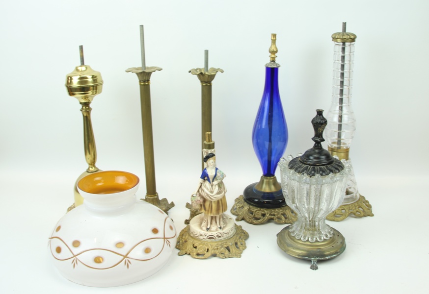 Delar till fotogenlampor, ett parti, glas/mässing/porslin.