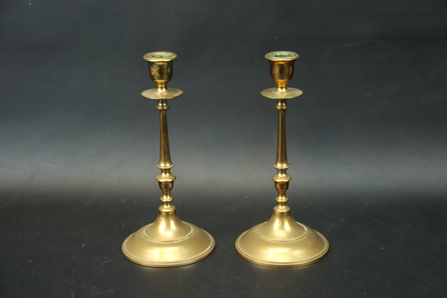 Carl Hjalmar Norrström, ljusstakar, ett par, mässing, "No 80", Skultuna, signerade.