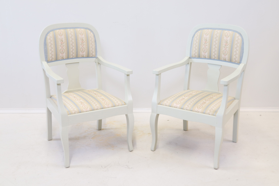 Karmstolar, ett par, trä/textil, 1900-tal.