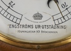 Barometer, trä/mässing,  H.M Drottningens Hovleverantör, etikettmärkt Engströms Ur-ställning, Stockholm.
