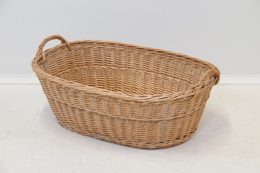 Mangelkorg, flätad.