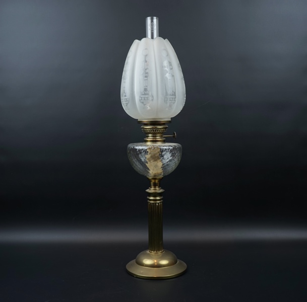 Fotogenlampa, glas/mässing.