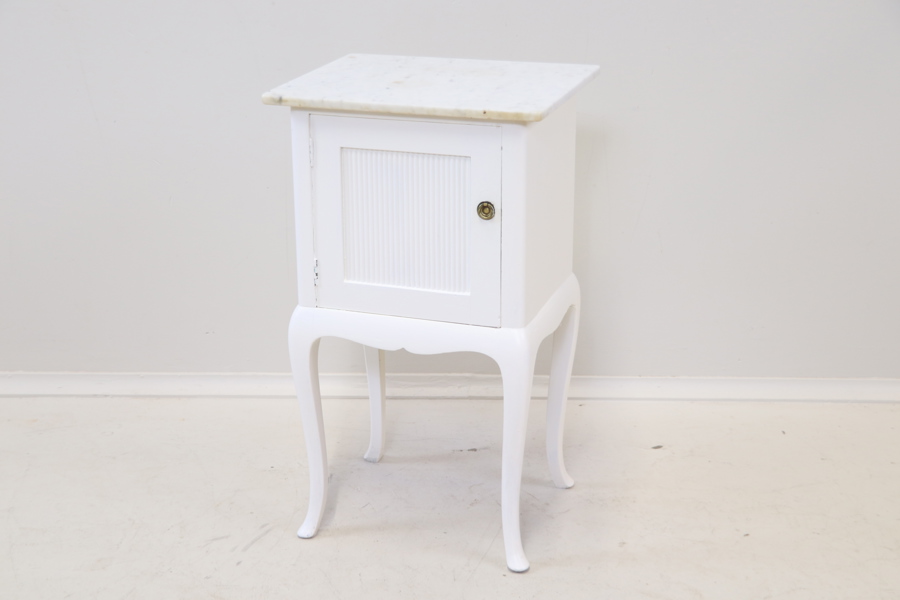 Sängbord, trä, stenskiva, gustaviansk stil, 1900-tal.