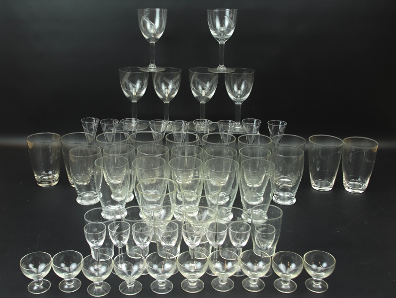 Glasservis med slipad dekor, 63 delar, 1900-tal.