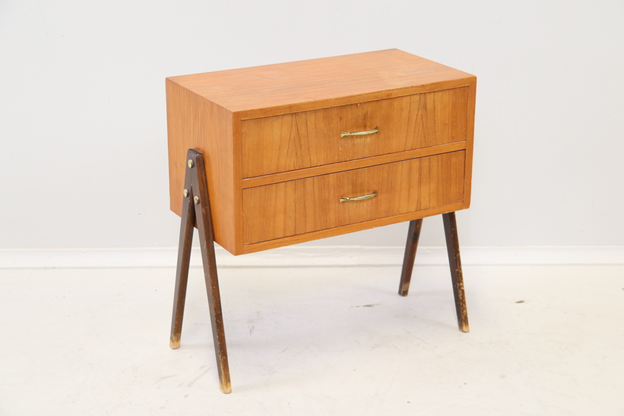 Byrå, 2 lådor, teak, 1900-talets andra hälft.