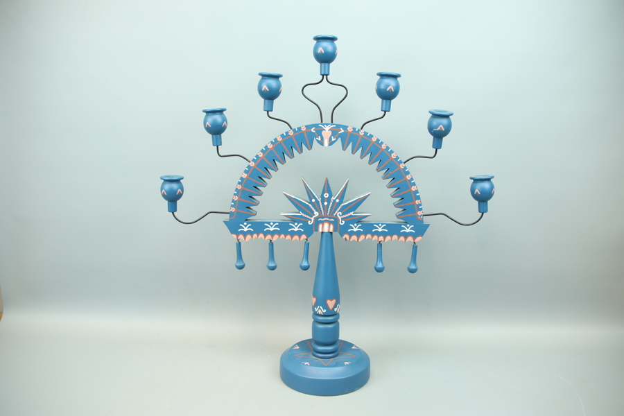 Smålandsstake, för 7 ljus, trä, Bänste, Boa Slöjdcenter AB, Jönköping.