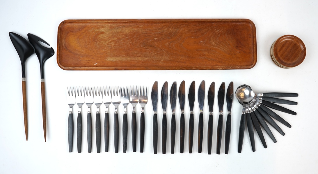 Bestickservis och brickor, 40 delar, teak/plast.