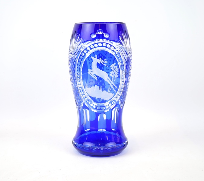 Vas, slipat blått överfångsglas.