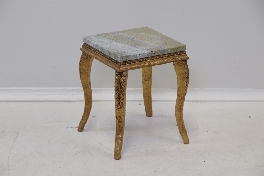 Piedestal, trä/sten, 1900-tal.