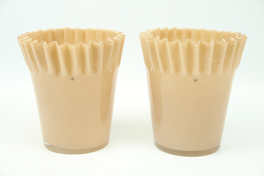 Vaser, ett par, glas, märkta W.