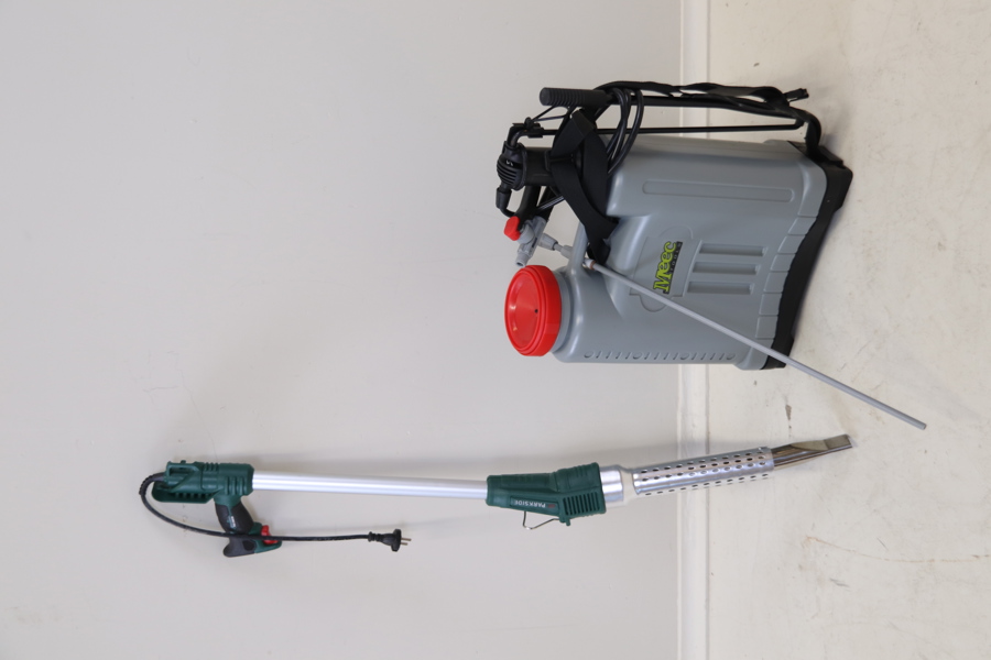 Ogräsbekämpningsverktyg, 2 st, plast/metall, Parkside och Meec Tools.