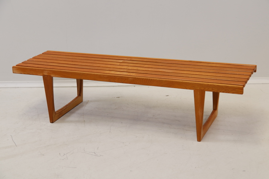 Yngvar Sandström, bänk, ek, "Tokyo", Triva-serien för NK.