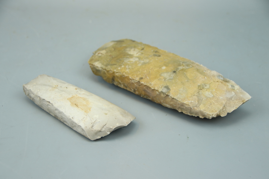 Flintyxor, 2 st, sannolikt neolitikum.