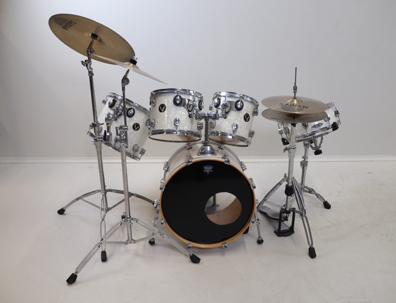 Trumset, Eagle, med cymbaler, Sabian.