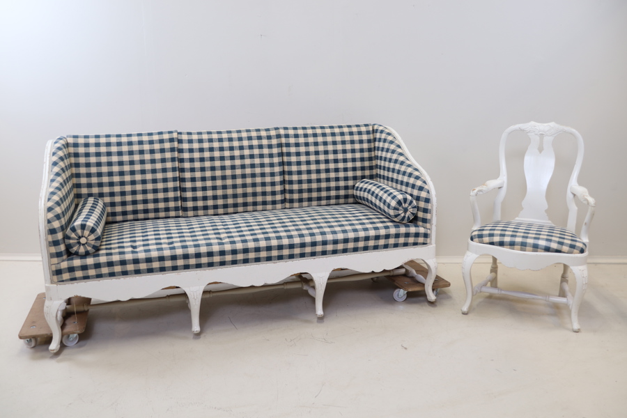 Trågsoffa och karmstol, trä/textil, rokokostil, 1800-tal.