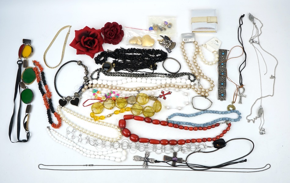 Bijouterier m.m, ett parti.