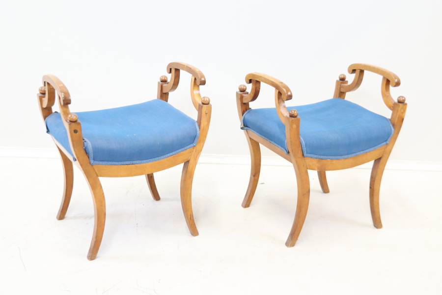 Banketter, ett par, björk/textil, 1800-talets senare del.