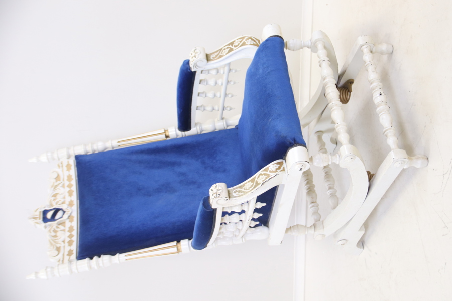 Amerikansk gungstol, trä,/textil, 1800-talets andra hälft.