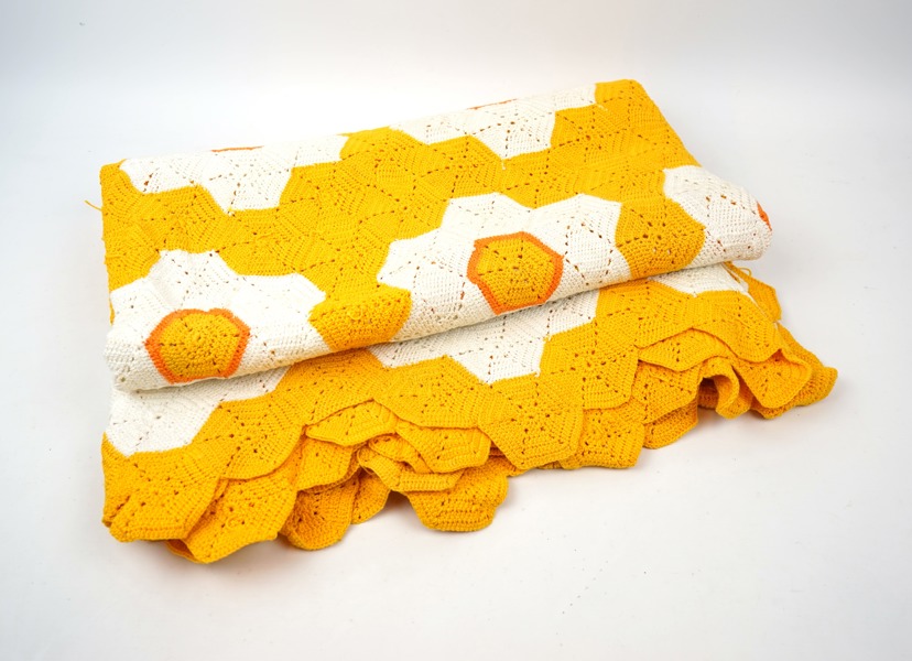 Pläd/sängöverkast, virkad.