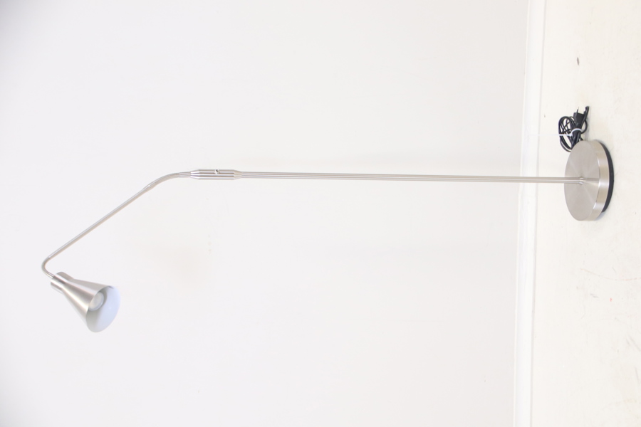 Golvlampa, metall, ställbar. Markslöjd.