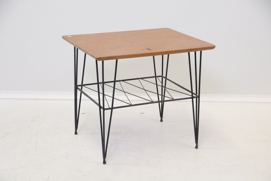 Soffbord med hylla, teak/string, 1900-talets andra hälft.