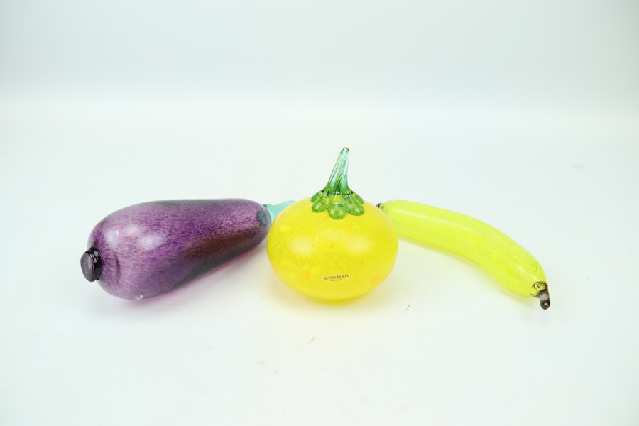 Gunnel Sahlin, glasfrukter, 3 st, Kosta Boda.