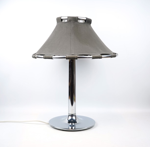 Anna Ehrner, bordslampa, textil/krom ''Anna'', Ateljé Lyktan Åhus.