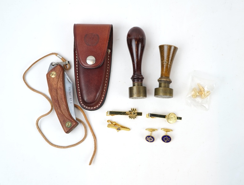 Sigill, maschettknappar m.m, 9 delar, militärt.