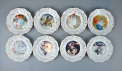 Assietter/jultallrikar, 8 st, porslin, nr 1-8, Jenny Nyström, Nils Holgersson Gården, Kalmar Läns Museum.