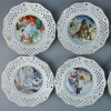 Assietter/jultallrikar, 8 st, porslin, nr 1-8, Jenny Nyström, Nils Holgersson Gården, Kalmar Läns Museum.
