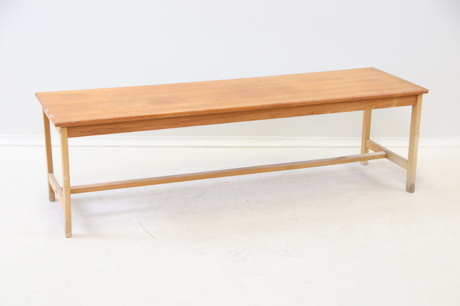 Bänk, trä, 1900-talets andra hälft.